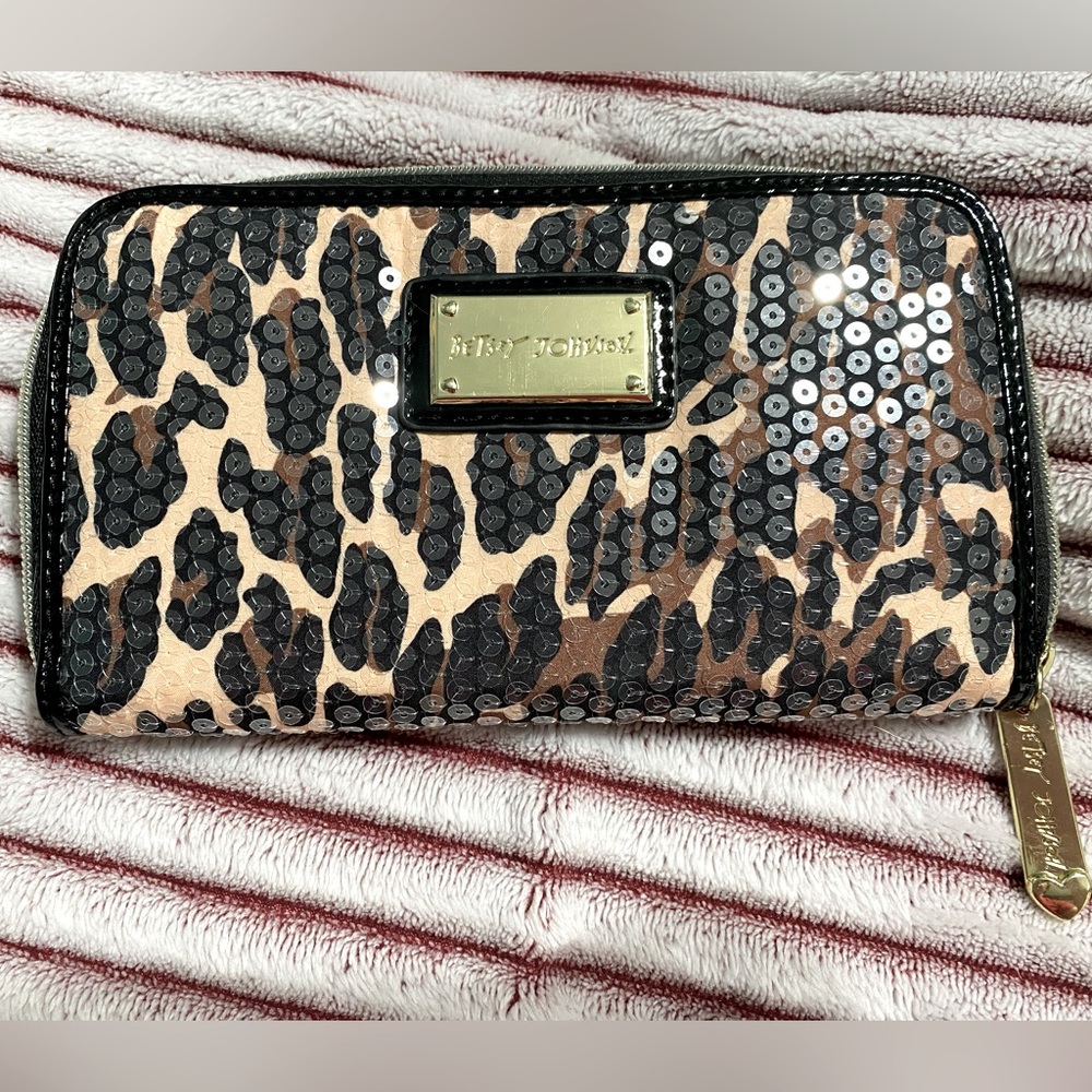 🐆🖤Like New BETSEY JOHNSON Large HOT Leopard Wallet w/Clear Sparkly Sequins🐆🖤